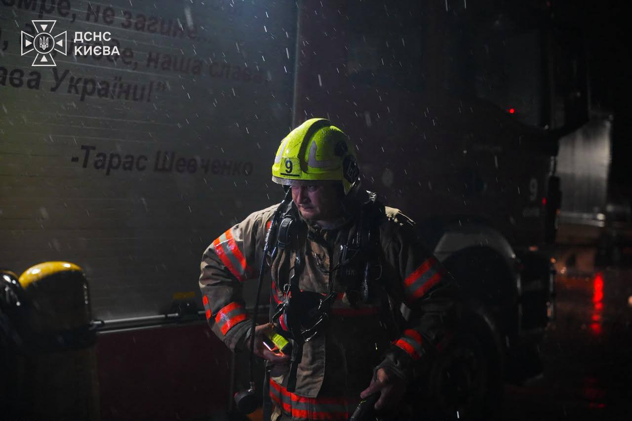 Нічна атака на Київ: 2 загиблих, 8 постраждалих та руйнування в кількох районах