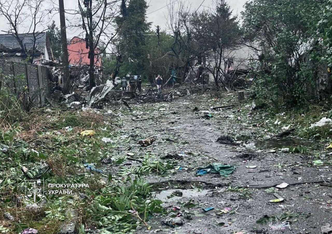 Нічна атака на Київ: 2 загиблих, 8 постраждалих та руйнування в кількох районах