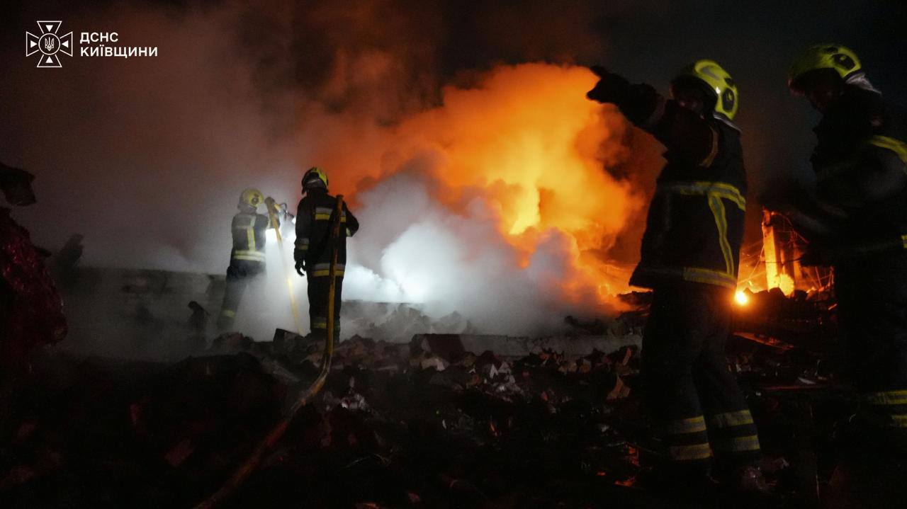 Ворожа атака на Київщину: пошкоджено об'єкти в трьох районах