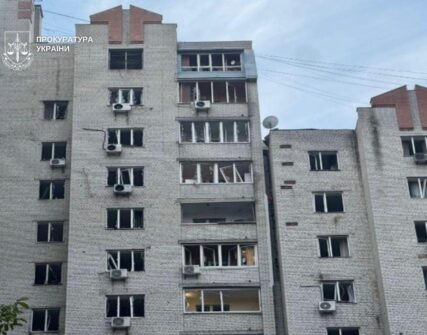 Дрон влучив у багатоповерхівку на Печерську: загинув 14-річний хлопець, пошкоджено 30 квартир