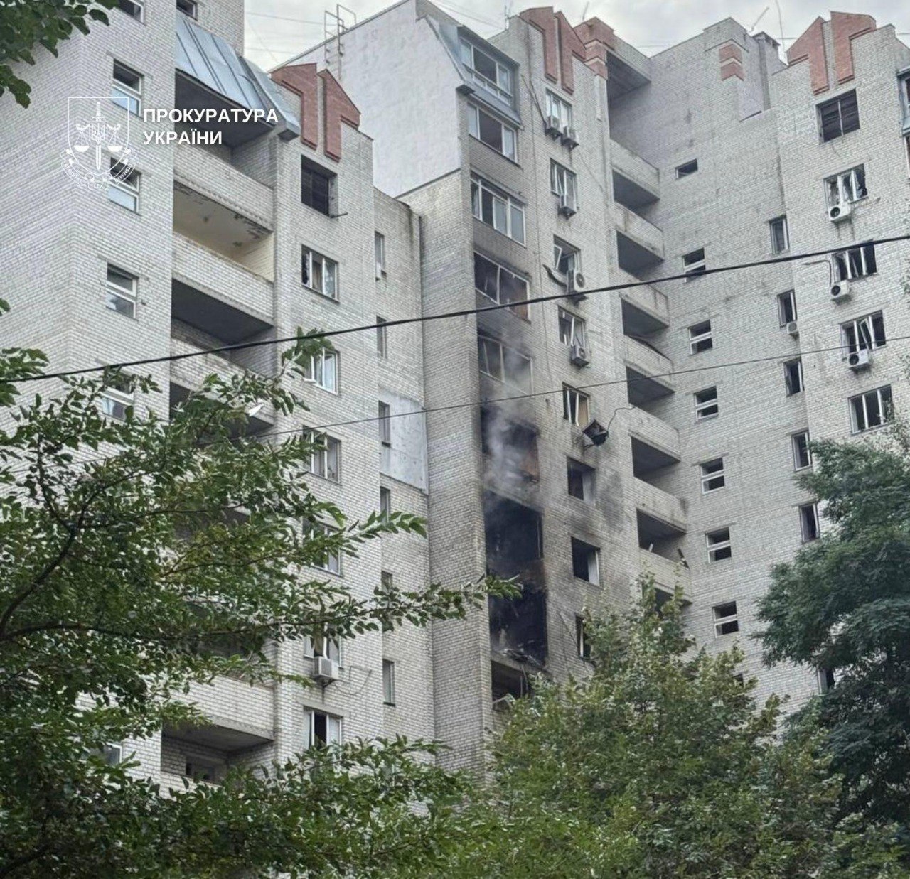 Дрон влучив у багатоповерхівку на Печерську: загинув 14-річний хлопець, пошкоджено 30 квартир