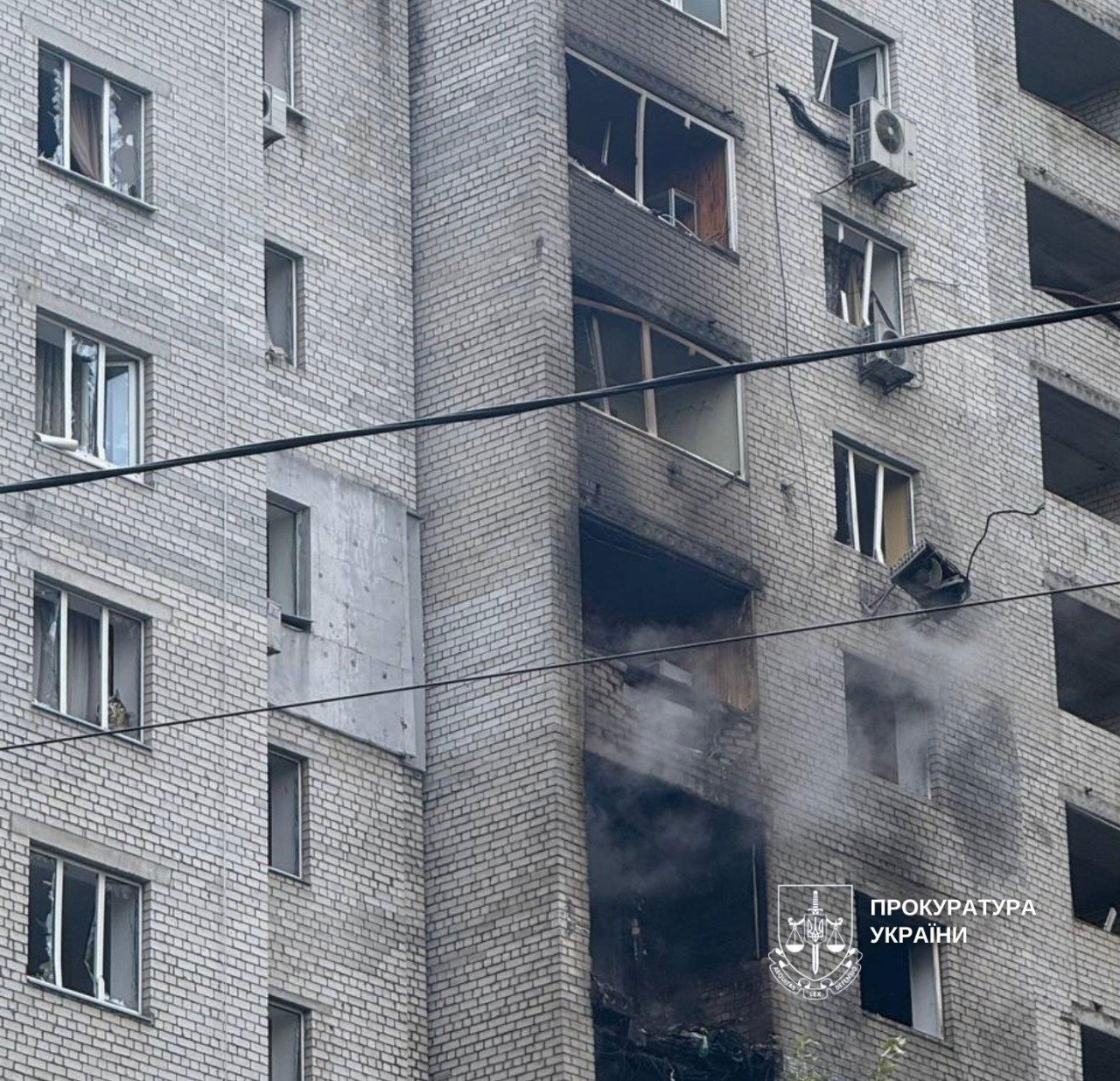 Дрон влучив у багатоповерхівку на Печерську: загинув 14-річний хлопець, пошкоджено 30 квартир