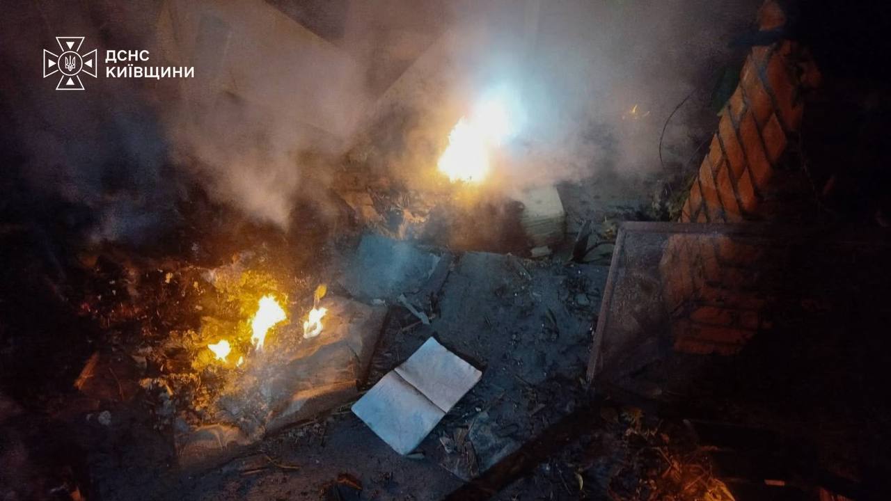Київ та область під атакою дронів: 6 постраждалих, пожежі та руйнування