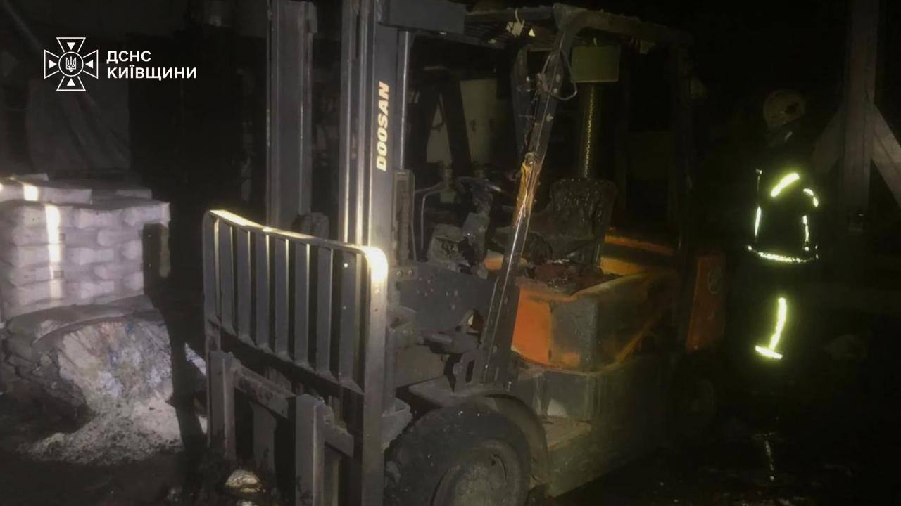 Київ та область під атакою дронів: 6 постраждалих, пожежі та руйнування