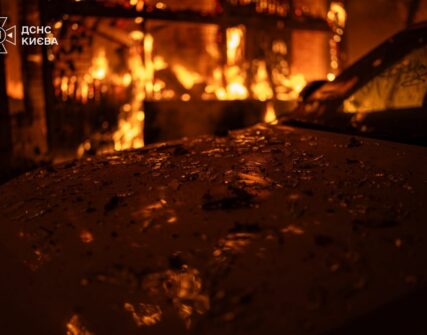 Київ під обстрілом дронів: загинув охоронець, троє людей поранені