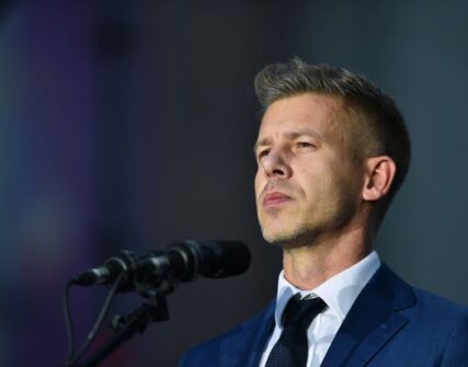 Спроба нападу на Петера Мадяра яйцем під час виступу в Угорщині