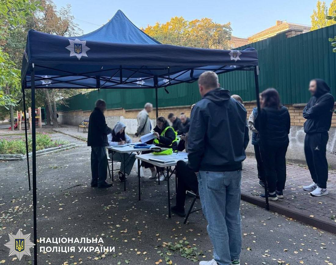 Київ зазнав ранкової атаки дронами та ракетами: є травмована та руйнування