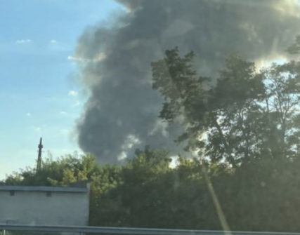 Росіяни знову атакували Київщину: пошкоджені склади, будівлі та авто