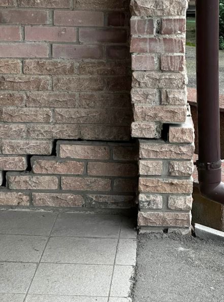 Київ: новий будинок руйнується через будівництво 26-поверхівки