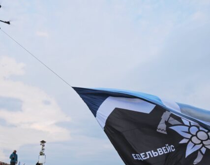 Військові «Едельвейс» встановили рекорд, піднявши прапор над Говерлою